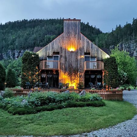 Auberge Du Jardin Petit-Saguenay Exteriör bild