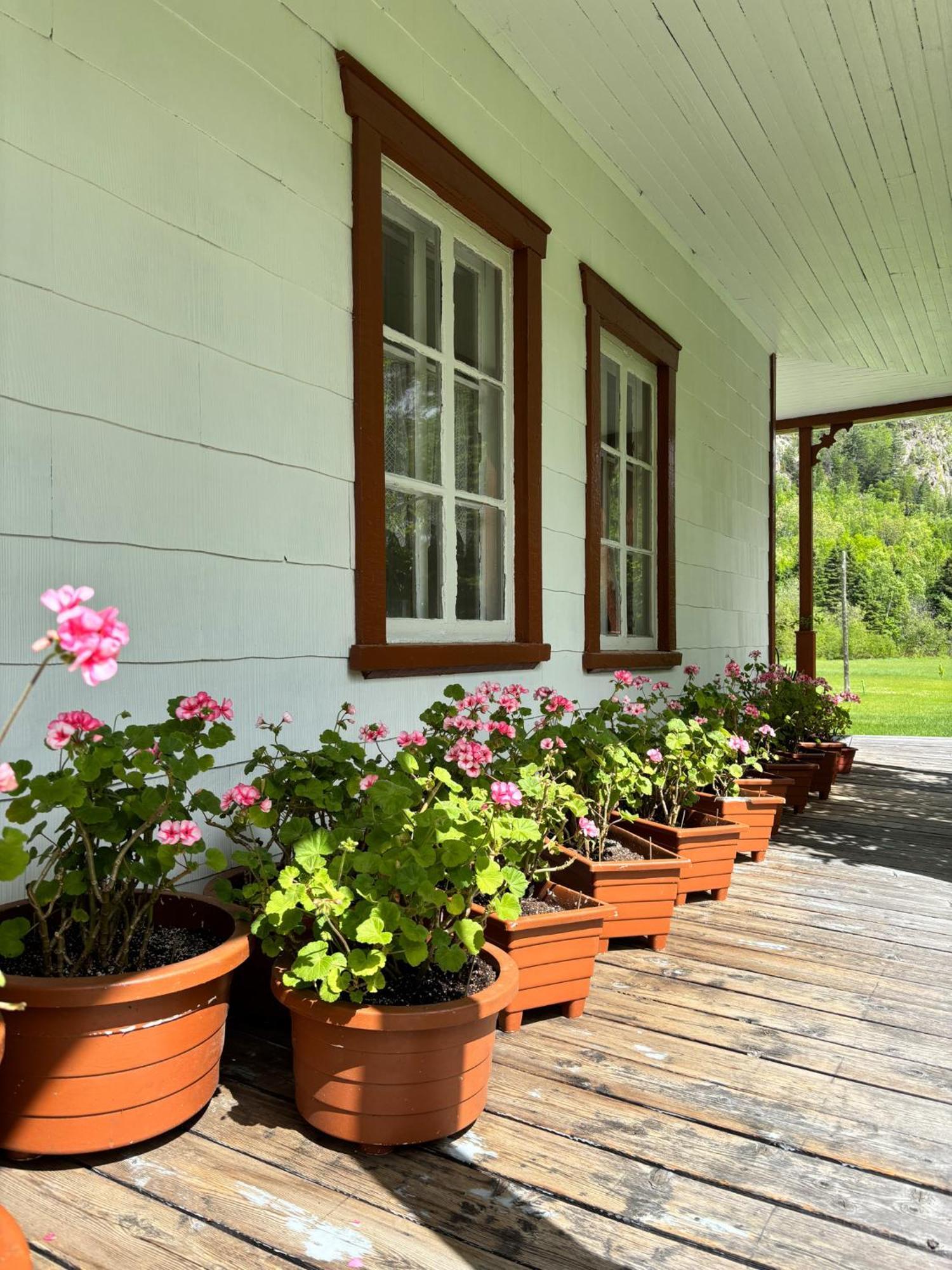 Auberge Du Jardin Petit-Saguenay Exteriör bild