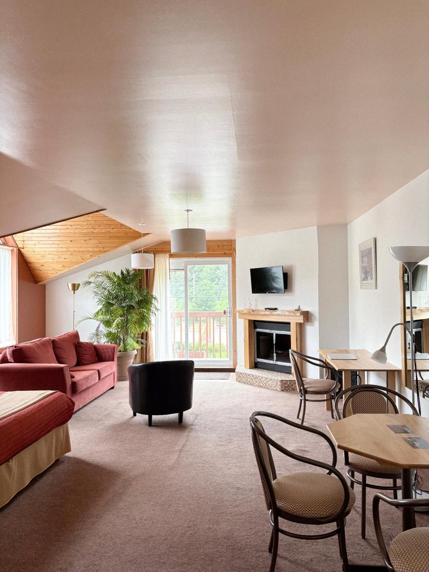 Auberge Du Jardin Petit-Saguenay Exteriör bild